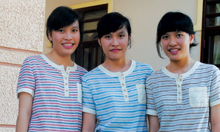 Chị em sinh ba cùng đậu đại học top đầu