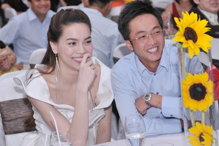 Vì sao Hồ Ngọc Hà chung thủy với đại gia 'hết thời'?