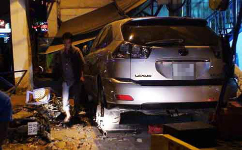 'Kiều nữ' chạy Lexus tông chết người rồi bỏ trốn