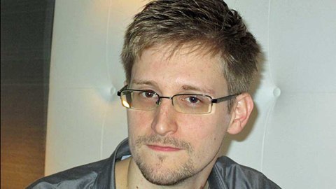 Snowden được phép đi lại và làm việc tại Nga