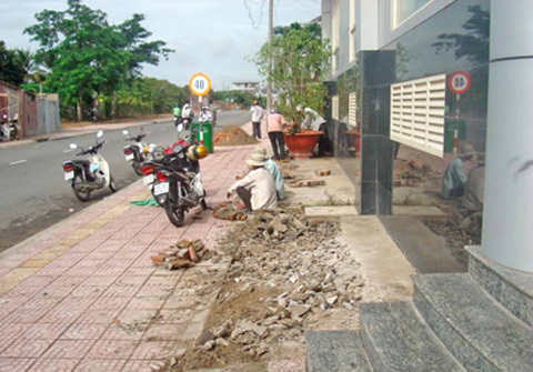 Đập nhà cựu chủ tịch tỉnh Vĩnh Long, mở rộng vỉa hè