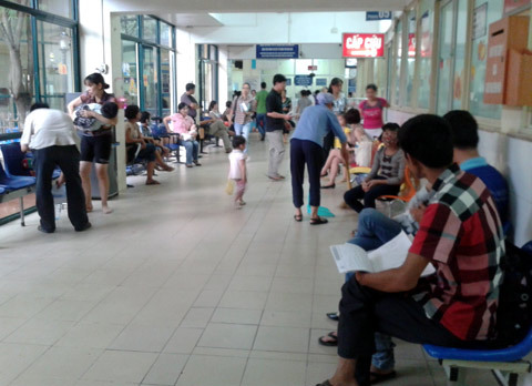 Trả giá vì thói quen tự chữa bệnh cho con