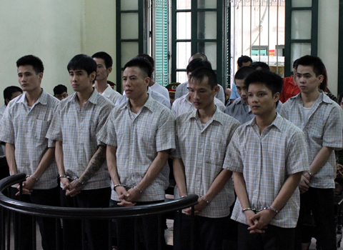 Cựu thiếu úy công an và đám 'đầu gấu' nhận án tù