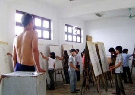 Đi xem vẽ tranh khỏa thân