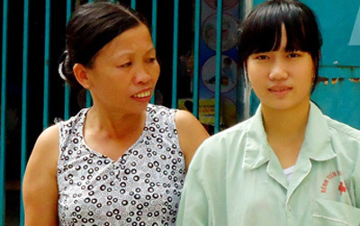 Ô Xin nhận tin đỗ 2 trường đại học trên giường bệnh