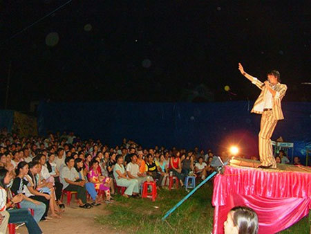 Cát-sê khủng của ca sỹ ''hội chợ''