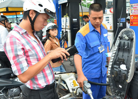 Chưa thể giảm giá xăng dầu