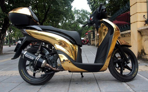 Honda SH độ màu vàng bóng loáng ở Hà Nội