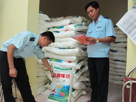 Hàng tấn mỳ chính Trung Quốc nhập lậu vào Việt Nam