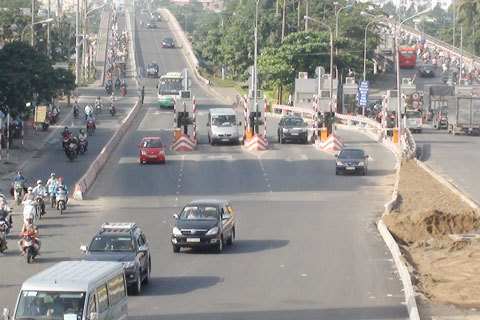 Cầu Bình Triệu thông suốt ngày đầu thu phí trở lại