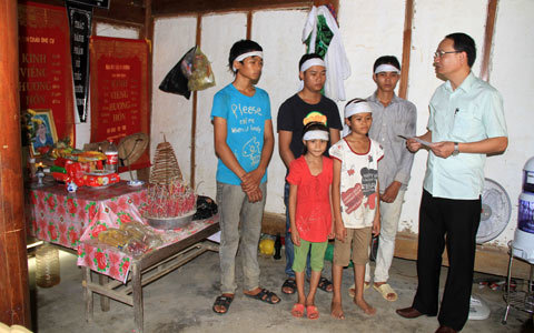 Trao thêm 40 triệu đồng cho 2 hoàn cảnh ở Hà Tĩnh