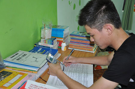 Miễn học phí cho 2 thủ khoa HV Công nghệ BC-VT
