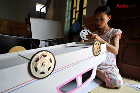 'Xe sang' đỗ chật phố Hàng Mã mùa Vu lan