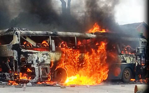 Xe khách giường nằm cháy kinh hoàng