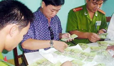 Bùng phát buôn tiền giả từ Trung Quốc vào Việt Nam