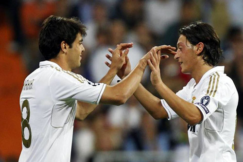 M.U ném 45 triệu bảng vào vụ Ozil & Kaka