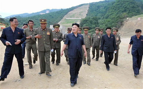 Mỹ-Hàn tập trận, Kim Jong-un thăm khu vui chơi 