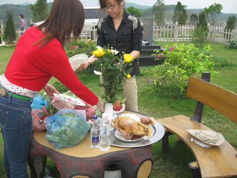 Cỗ cúng online tính bằng 'đô' ở nghĩa trang nghìn tỷ