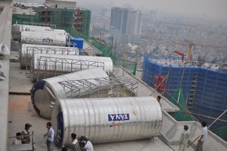 Công trình lớn chuộng bồn nước inox