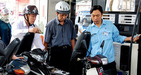 Xăng có lãi vẫn quyết không giảm giá