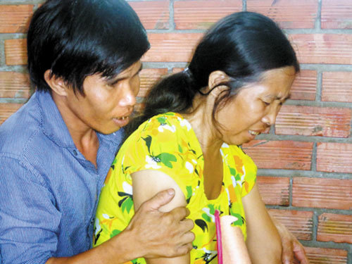 Nghĩa phu thê cảm động của người chồng có vợ tâm thần