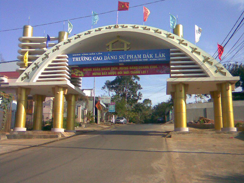 Cách chức Hiệu trưởng CĐSP Đắk Lắk