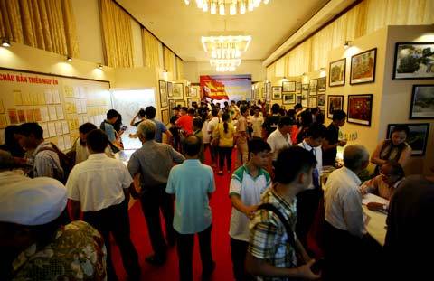 Hàng ngàn người xem triển lãm về Hoàng Sa, Trường Sa