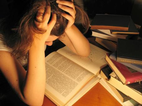 Bố mẹ cấm yêu, nữ sinh thắt cổ tự tử