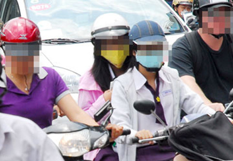 Lại đề xuất “ngực lép” không được lái xe