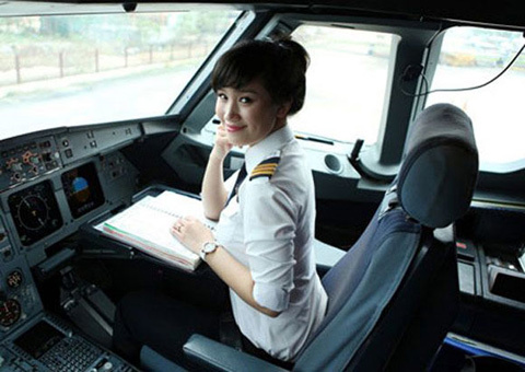 Nữ phi công điều khiển Airbus 321 vừa xinh, vừa giỏi