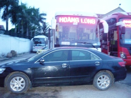 Chặn xe khách suốt 3 giờ đòi lại hàng bị mất