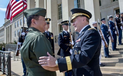 Mỹ - Philippines siết chặt tay tại biển Đông