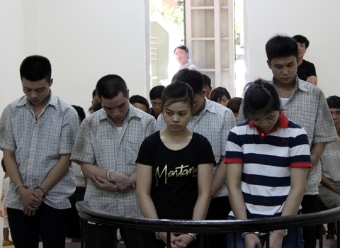 Cha già bán đất đi tìm con gái bị lừa vào 'động'