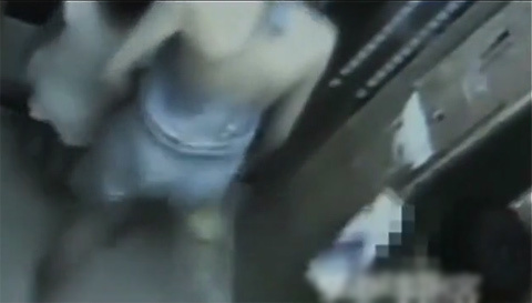 10 clip 'nóng': Sàm sỡ phụ nữ trong thang máy