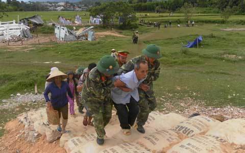Hàng ngàn người diễn tập ứng phó động đất