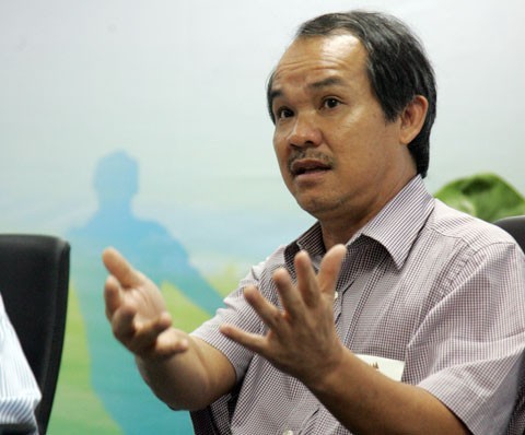 Bầu Đức kỳ lạ, bị chê thiếu chuyên nghiệp