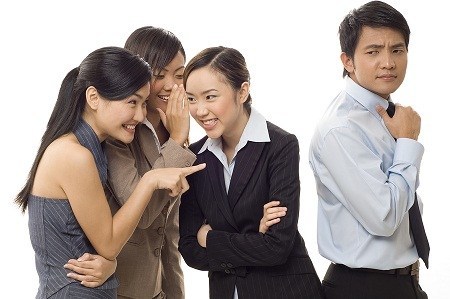 Buôn chuyện công sở suýt “giết chết” một gia đình