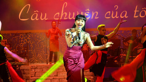 Liveshow quá ôm đồm của nữ ca sĩ thích thể hiện