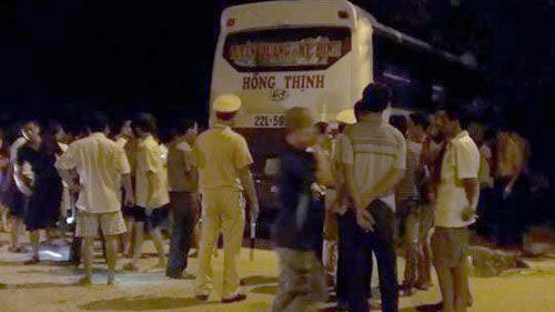 Xe ca đâm thẳng đám đông, chín người thương vong