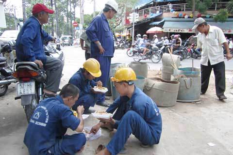 Thu hồi tiền lương “khủng” chi sai