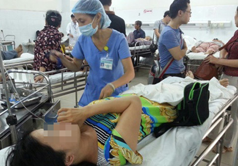 Ăn cơm gà, 5 người cấp cứu