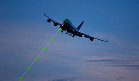 Máy bay Nga bị tấn công laser