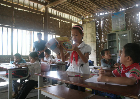 Tin vui đầu năm cho giáo viên và học sinh vùng khó