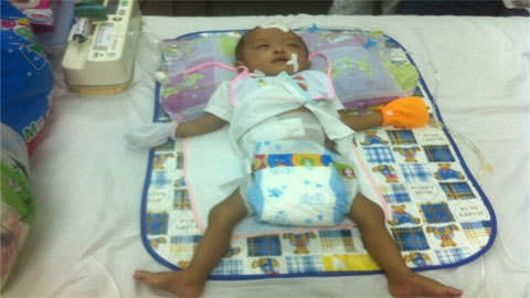 Tiếng khóc nghẹn lòng của bé 7 tháng tuổi