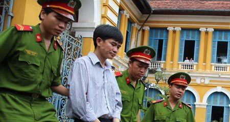 Không giảm án cho bác sĩ lái “xe điên”