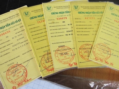 Tiền chồng nhưng sổ tiết kiệm mang tên vợ, li hôn chia thế nào?