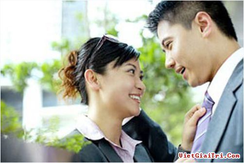 Vợ khéo giúp chồng đối phó sếp nữ thích