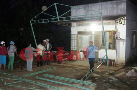 Mẹ già thản nhiên sống bên xác con trai 3 ngày đêm