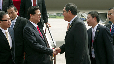 Hình ảnh Thủ tướng làm việc tại Trung Quốc