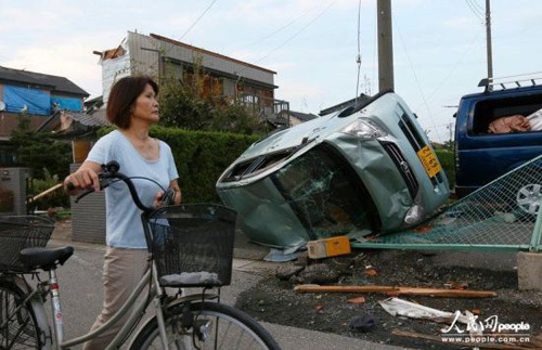 Miền đông Nhật Bản tan hoang vì lốc xoáy